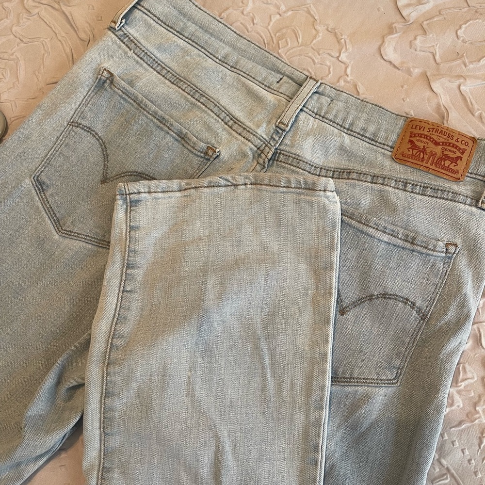 Levi’s shaping bootcut